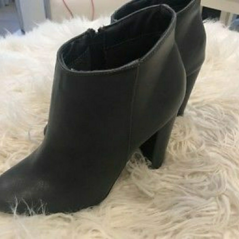 Breckelles black booties